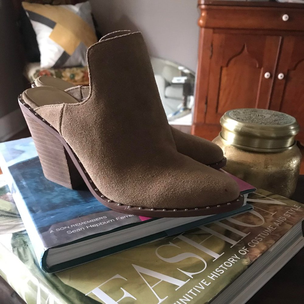 Chinese Laundry Springfield Mules